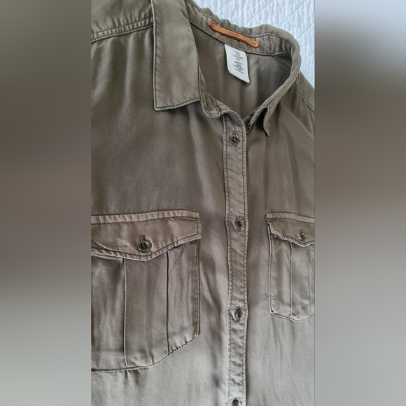 Long Greyish/Green Shirt - Picture 2 of 6